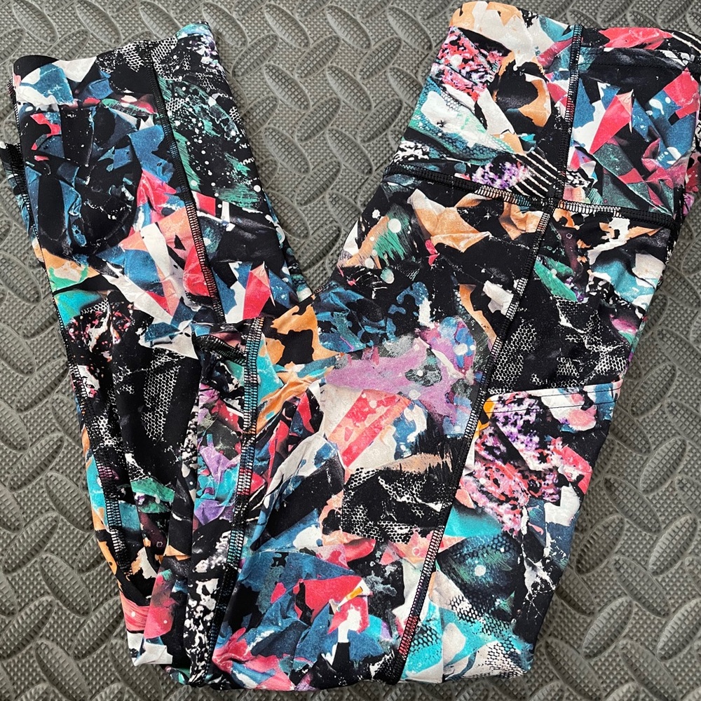 Lululemon Multicolor Capri with side pocket